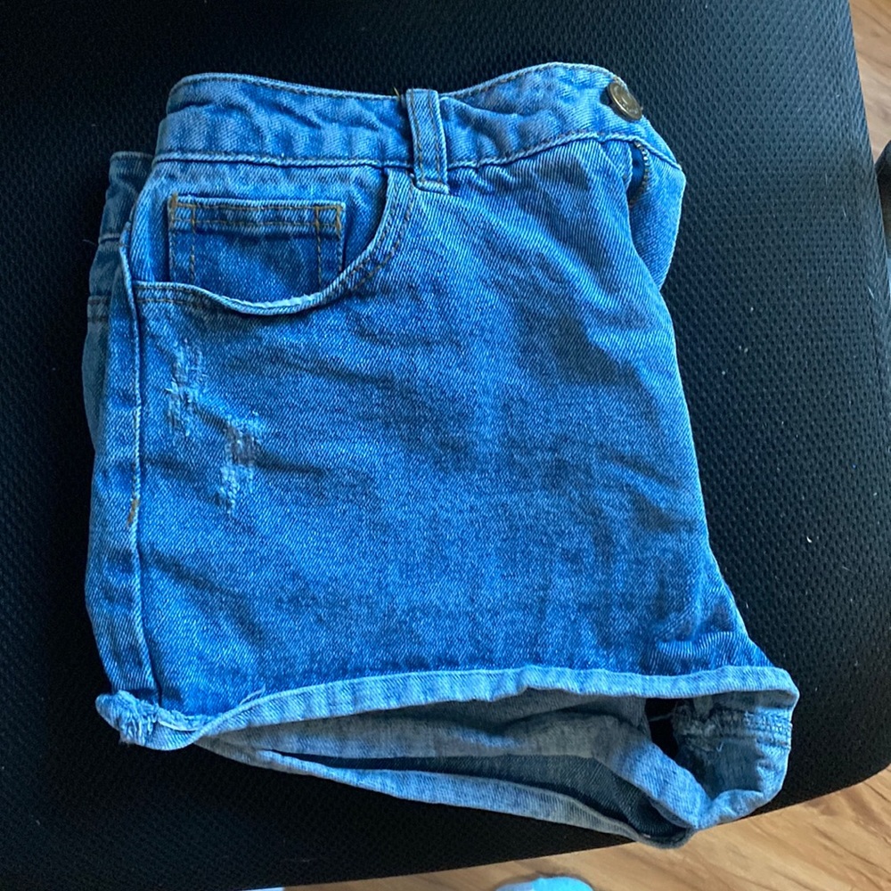 Short shorts size 28